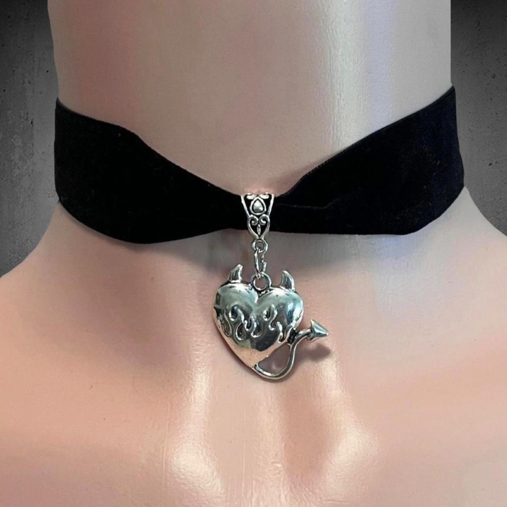Flamed Devil Heart Pendant Choker